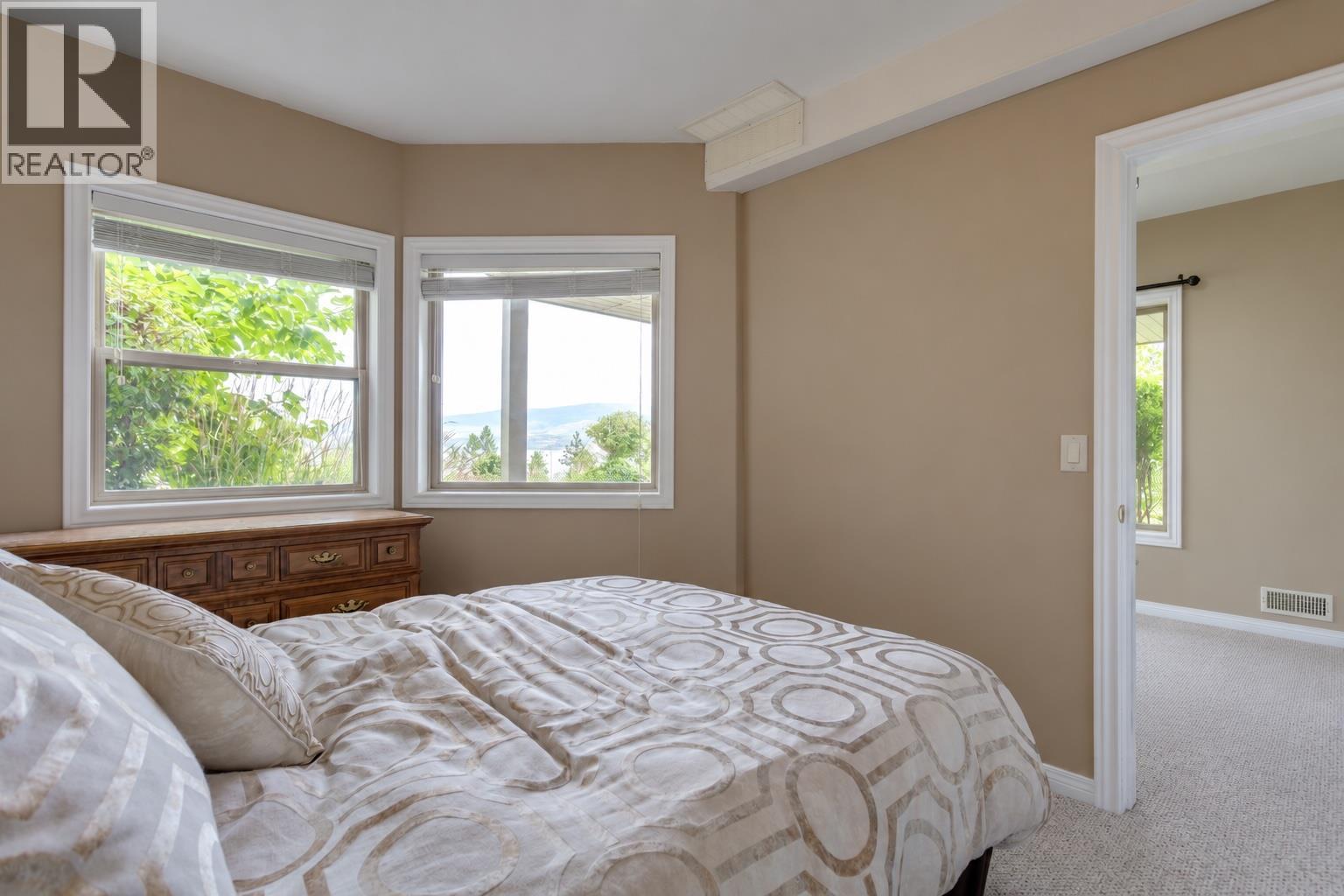 4074 Gellatly Road Unit# 221