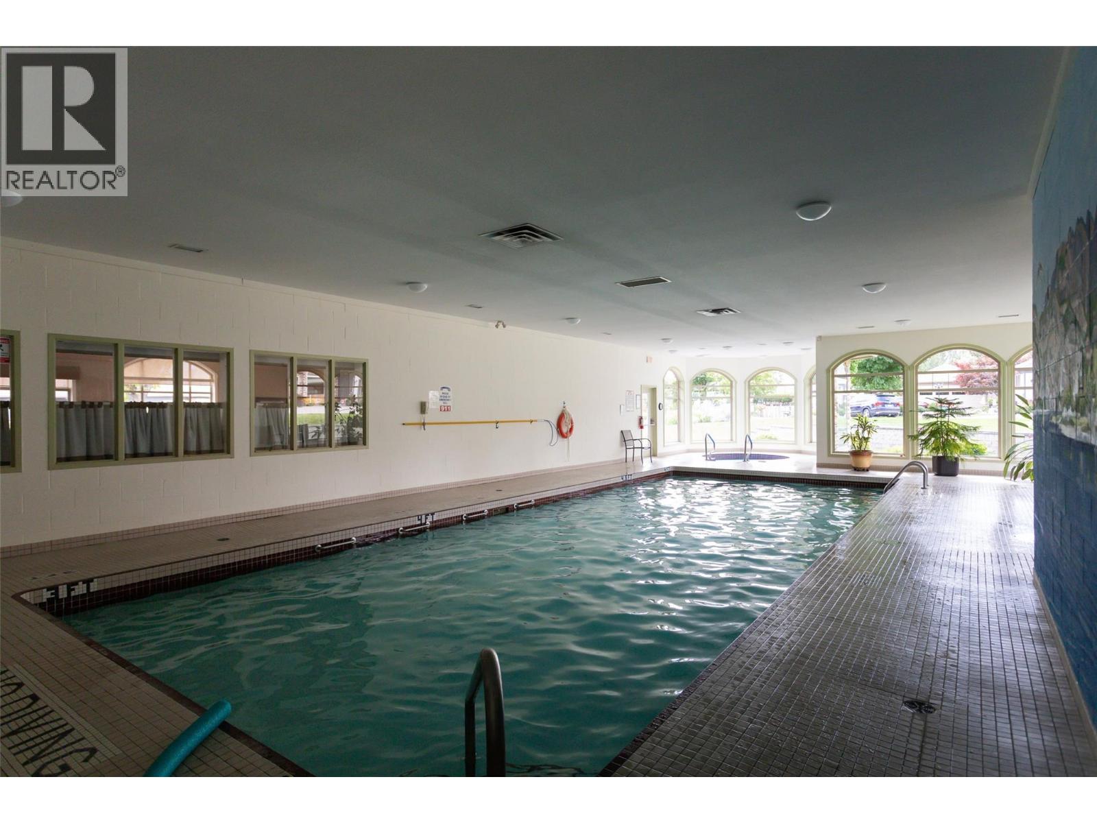 4074 Gellatly Road Unit# 221