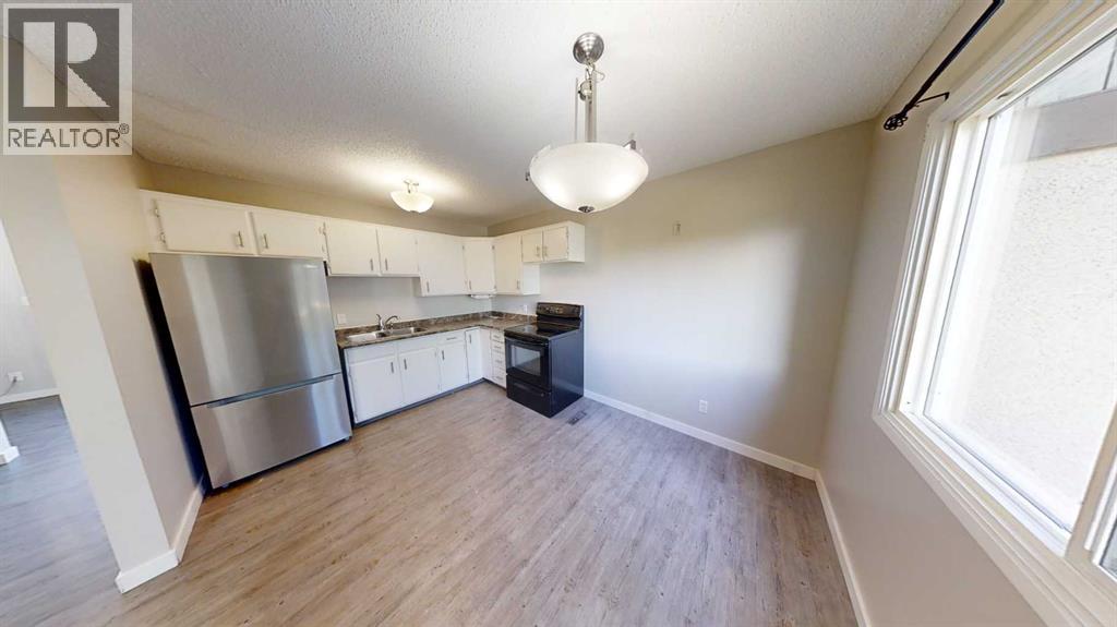 7852 Cedarwood Park, Grande Prairie, Alberta  T8V 4R8 - Photo 3 - A2349049
