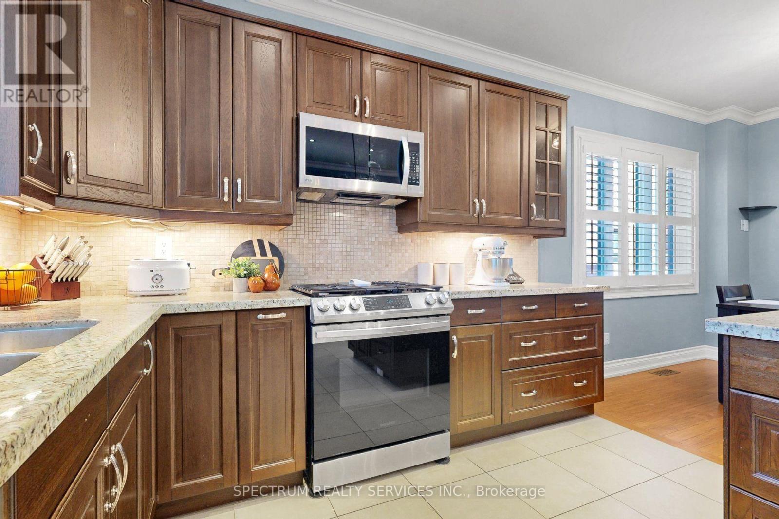 254 John Street, Toronto, Ontario  M9N 1K2 - Photo 19 - W13841342