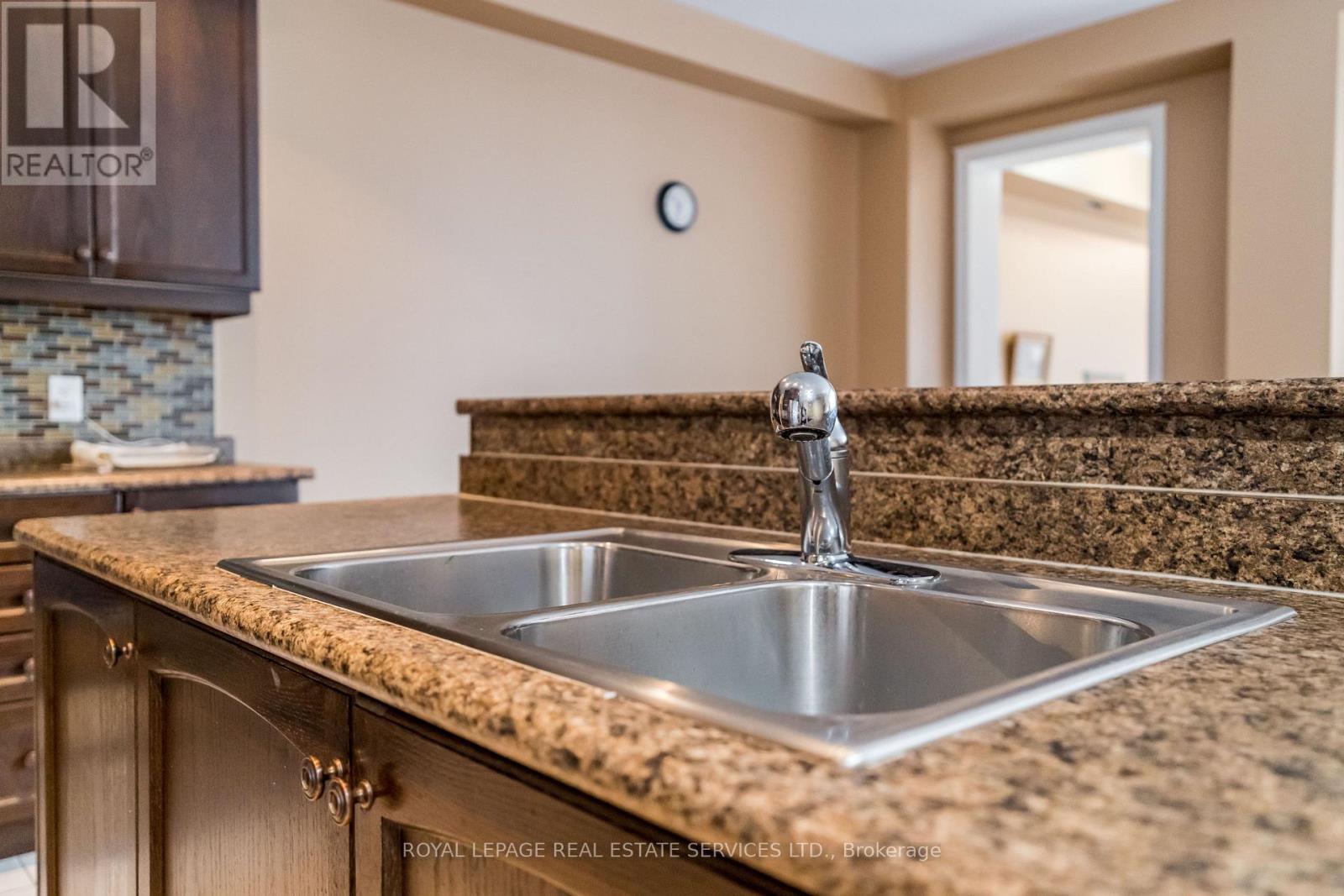 511 Sixteen Mile Drive, Oakville, Ontario  L6M 0P7 - Photo 13 - W13841382