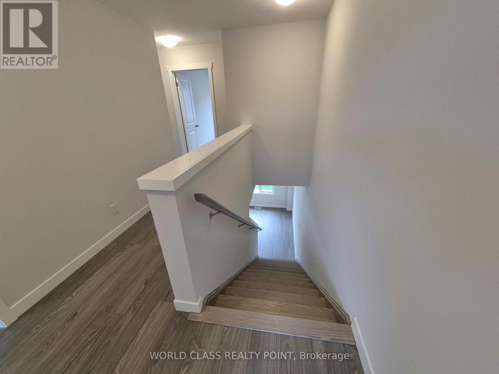 8 Beverly Street, Springwater, Ontario  L0L 1P0 - Photo 5 - S13837868