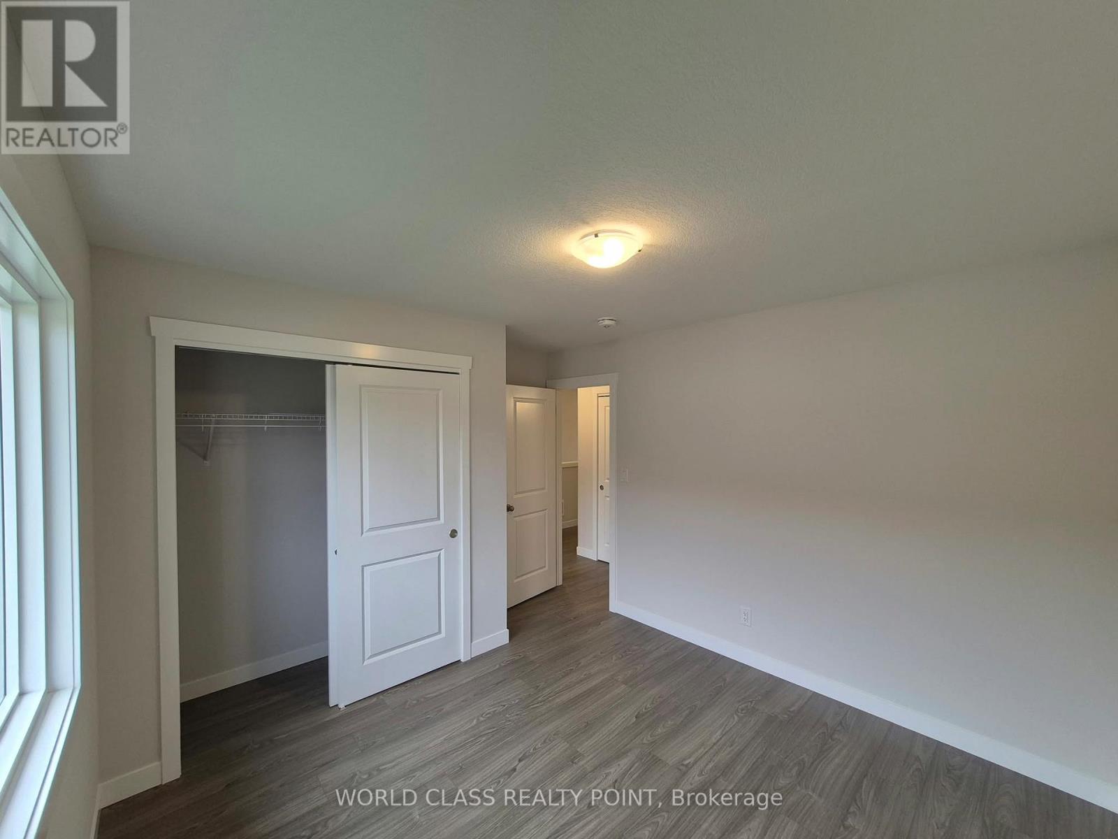 8 Beverly Street, Springwater, Ontario  L0L 1P0 - Photo 7 - S13837868