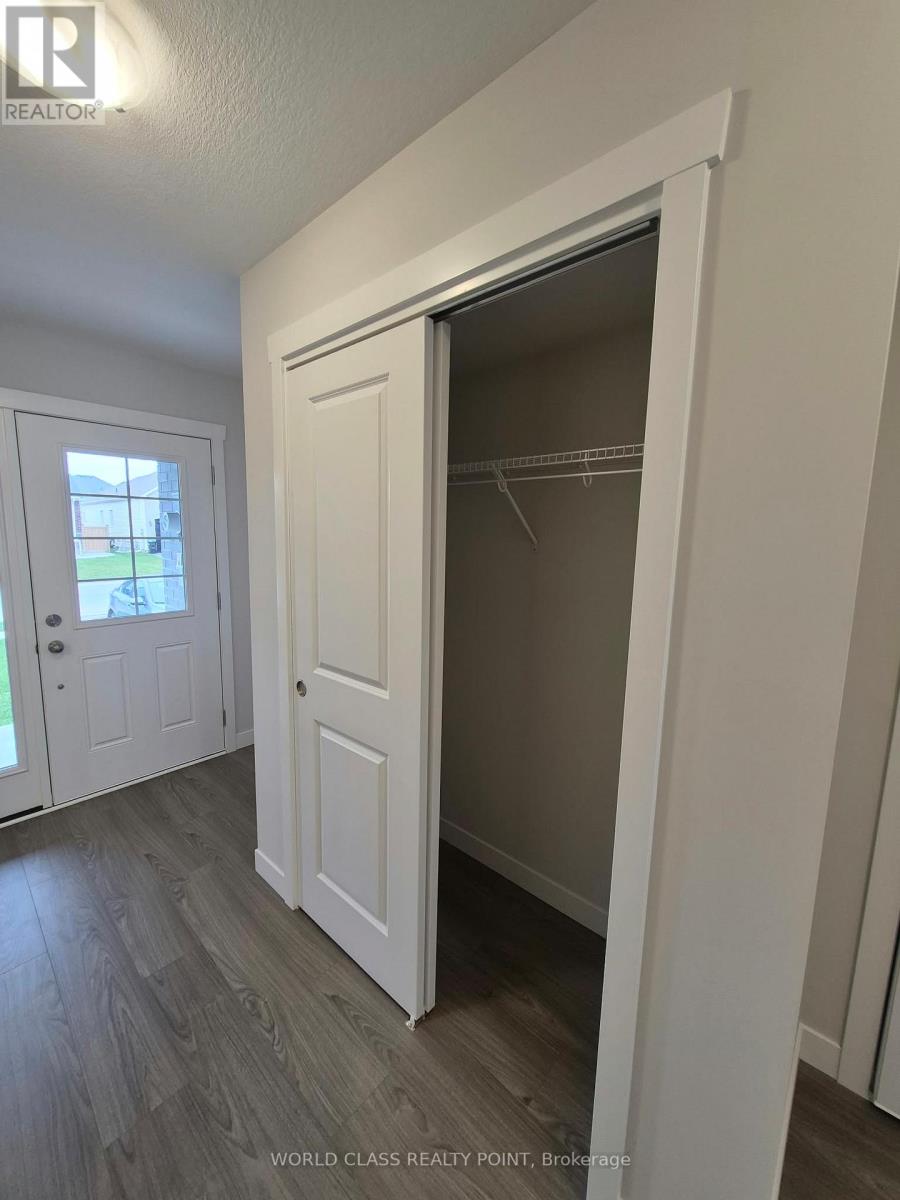 8 Beverly Street, Springwater, Ontario  L0L 1P0 - Photo 6 - S13837868
