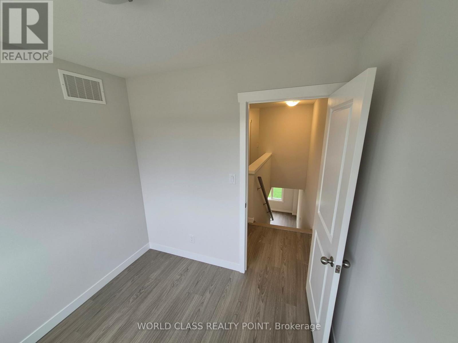 8 Beverly Street, Springwater, Ontario  L0L 1P0 - Photo 28 - S13837868