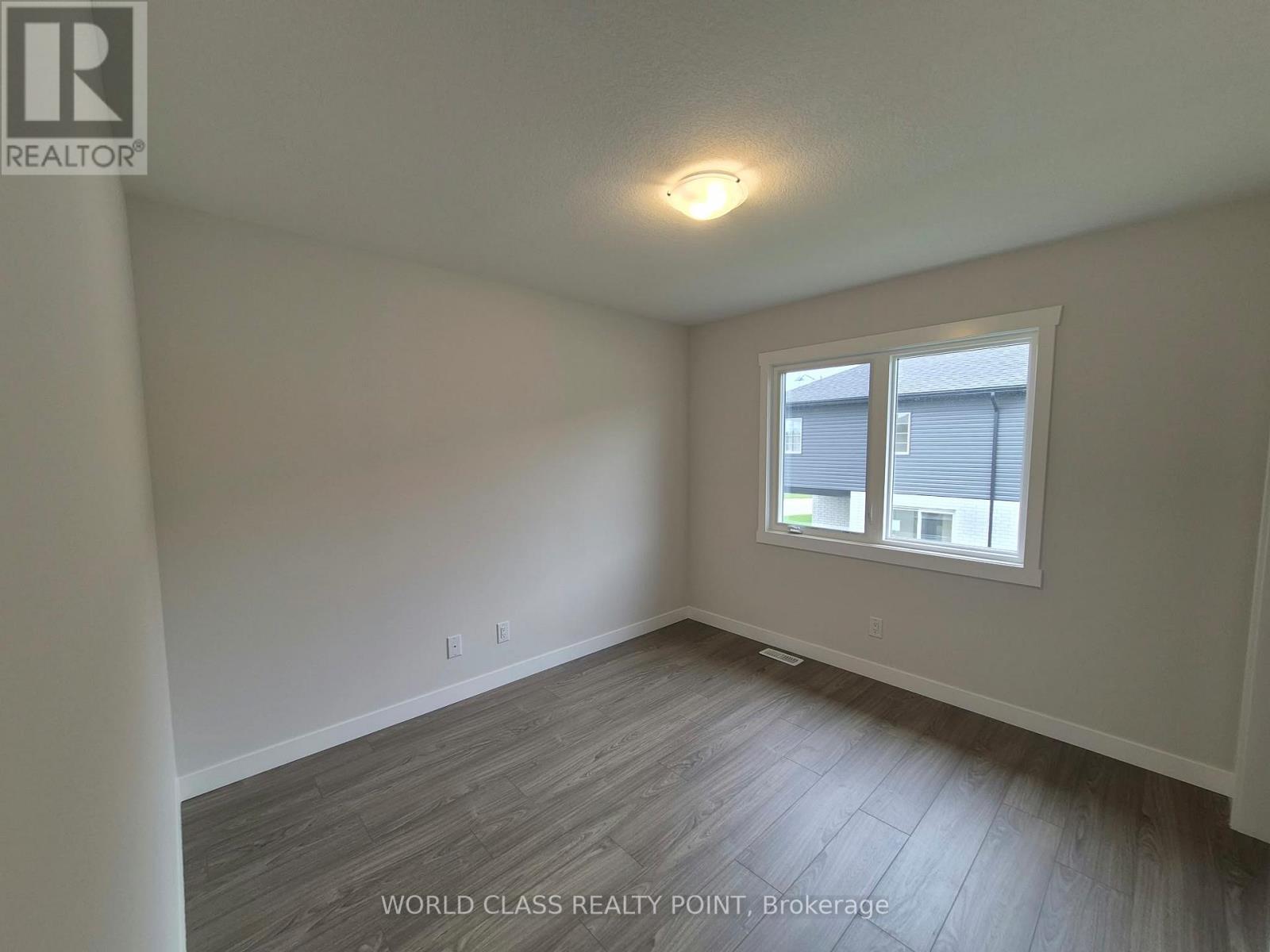 8 Beverly Street, Springwater, Ontario  L0L 1P0 - Photo 9 - S13837868