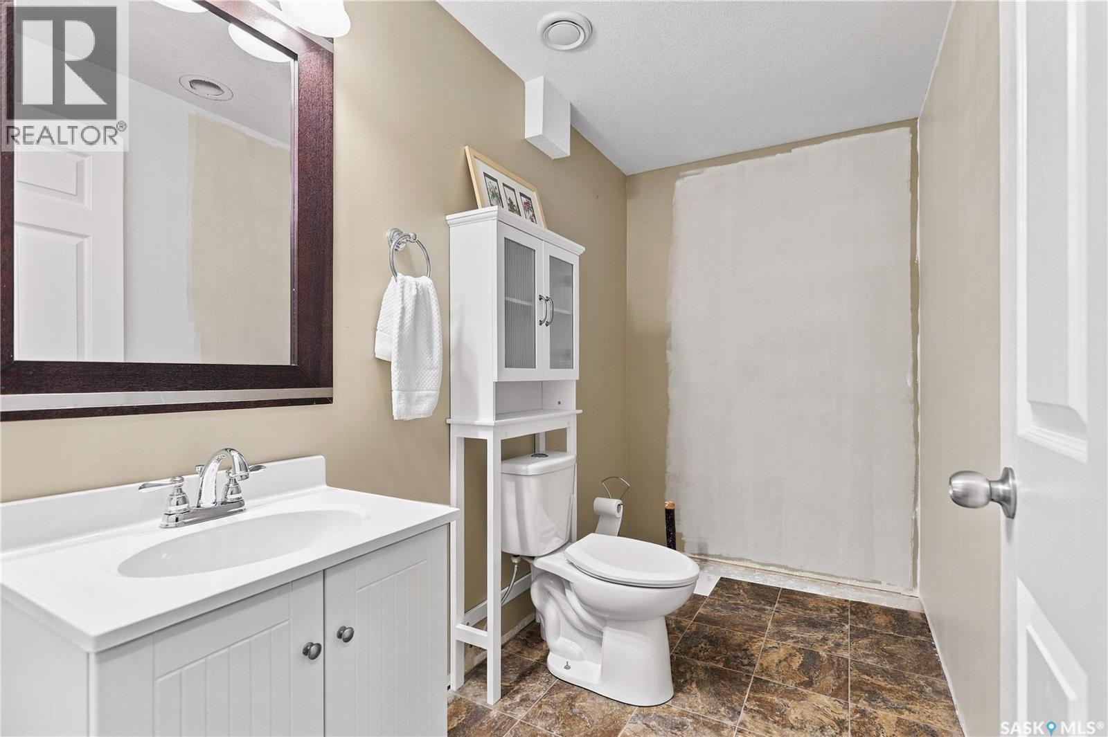 3934 Robin Place E, Regina, Saskatchewan  S4N 7P9 - Photo 32 - SK049857