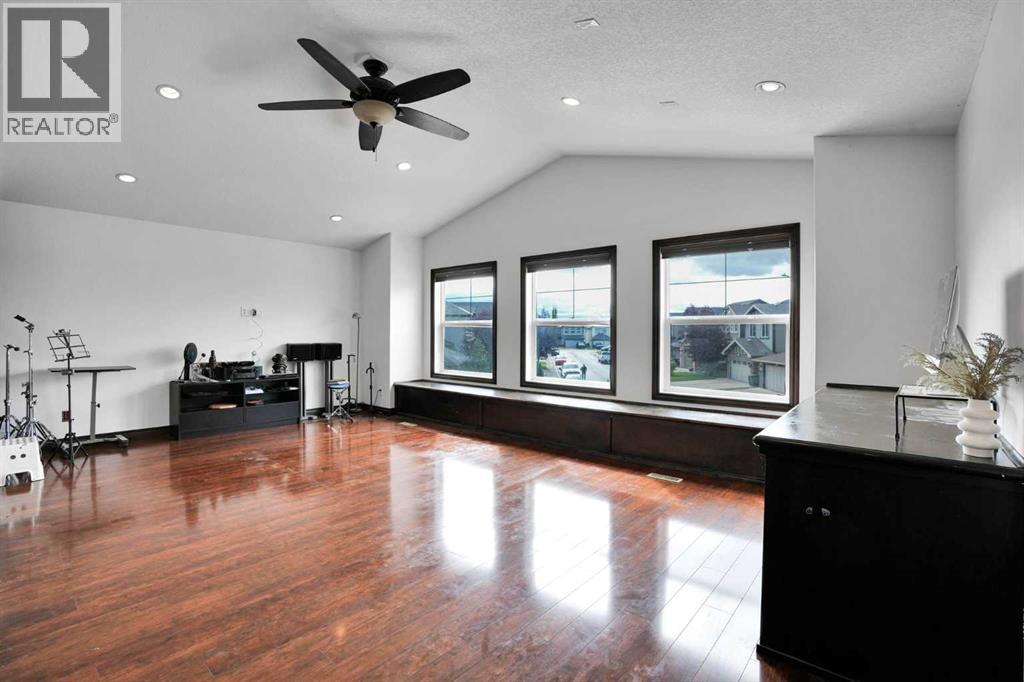 250 Kingsbury View Se, Airdrie, Alberta  T4A 0E6 - Photo 38 - A2345073