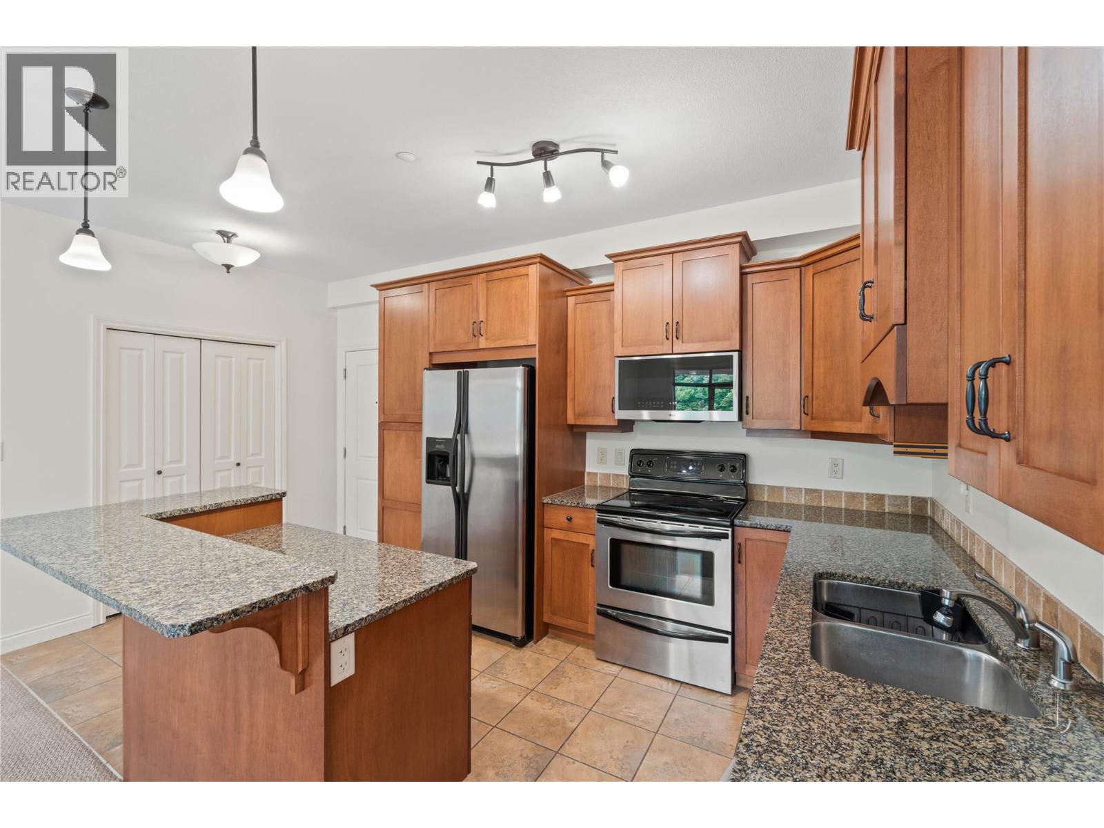 1390 Hillside Drive Unit# 207, Kamloops, British Columbia  V2E 0A6 - Photo 6 - 10401593