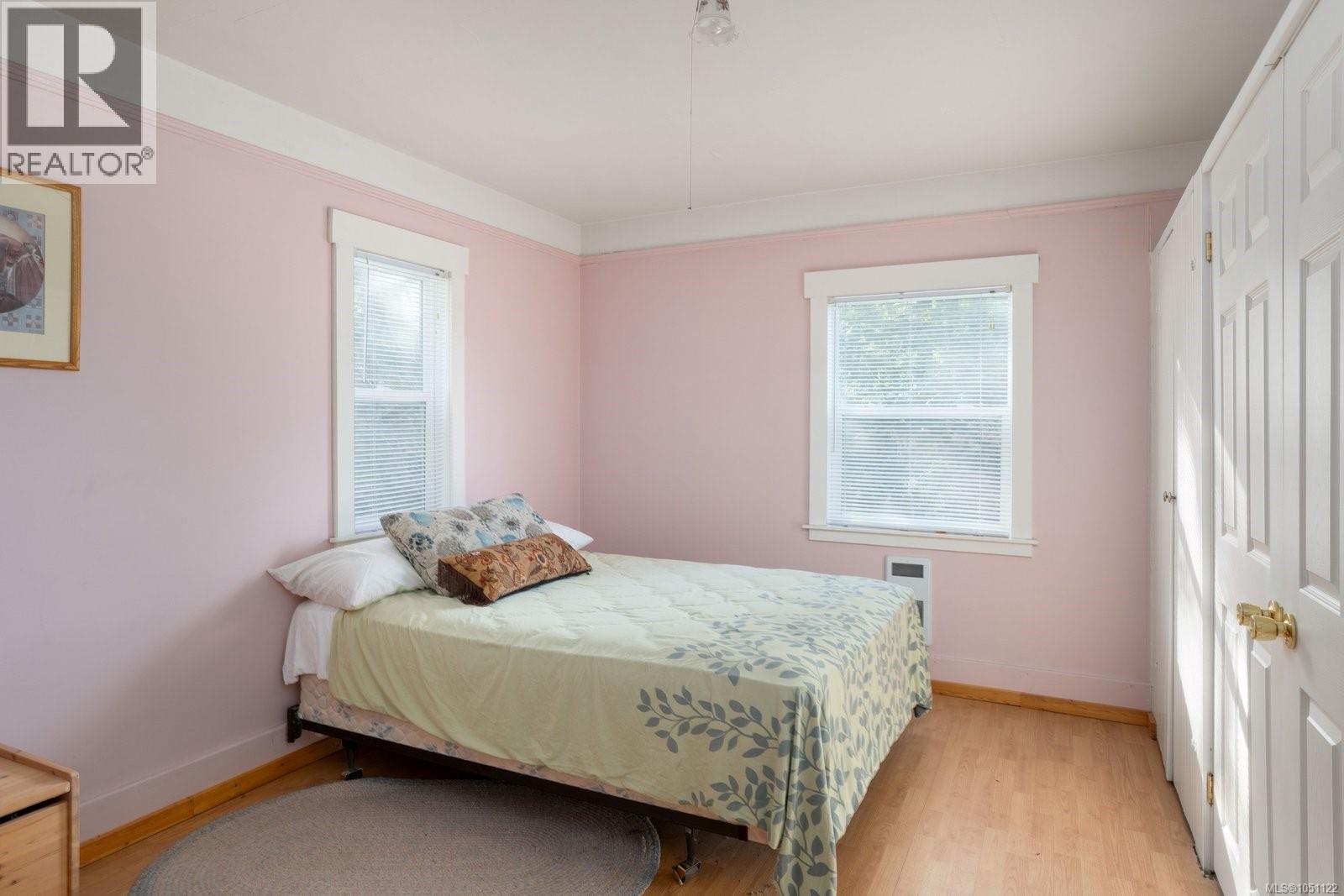 1183 Hillgrove Rd
