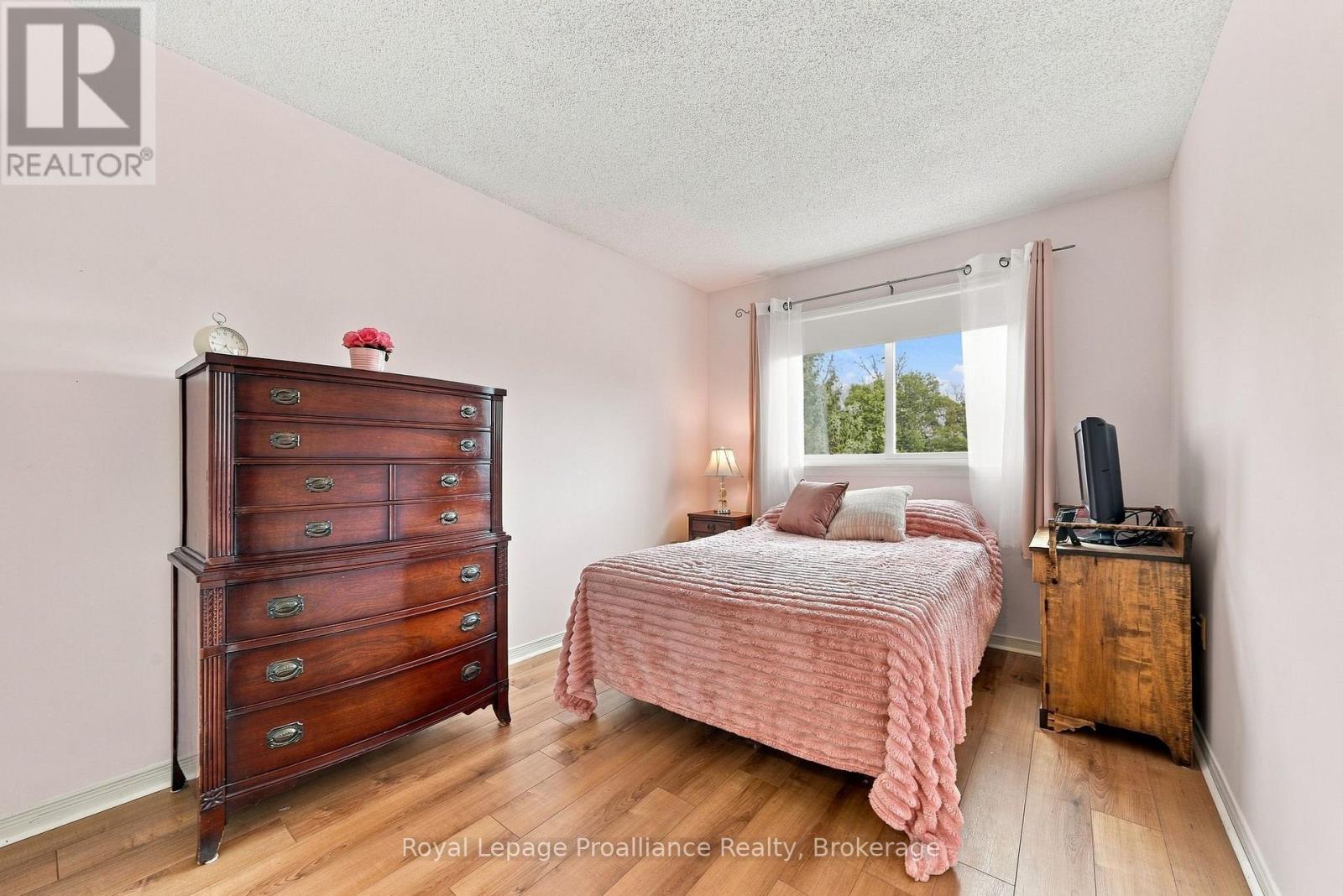 307 - 8 Talbot Street, Prince Edward County, Ontario  K0K 2T0 - Photo 14 - X13841468