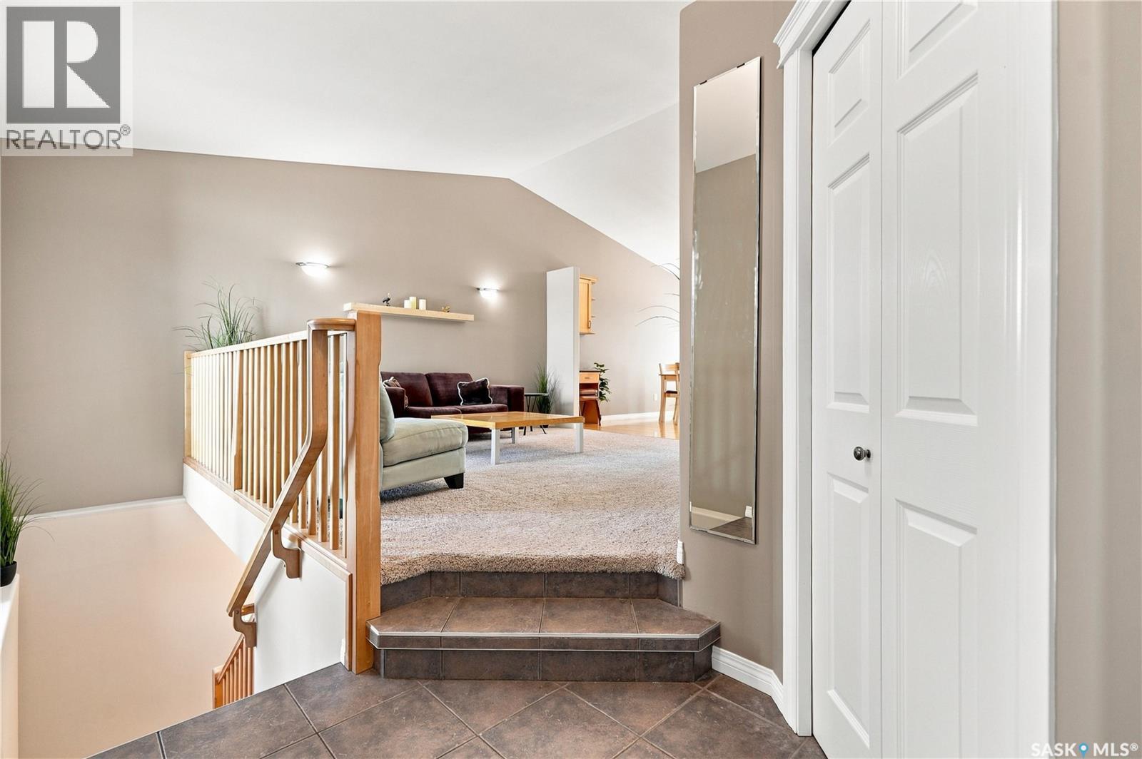 410 Bourgonje Court, Saskatoon, Saskatchewan  S7S 1L7 - Photo 2 - SK049783