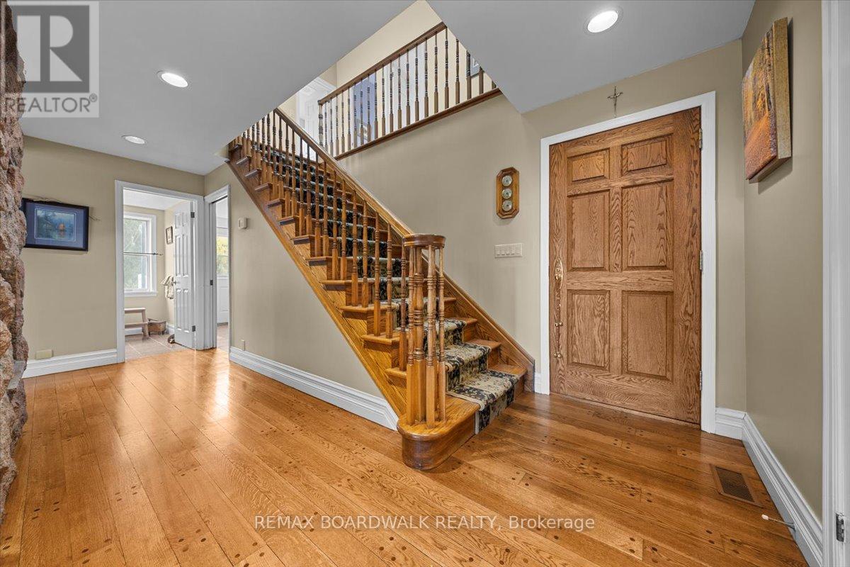 2464 Scrivens Drive, Ottawa, Ontario K0A 2P0 - Photo 3 - X13841490