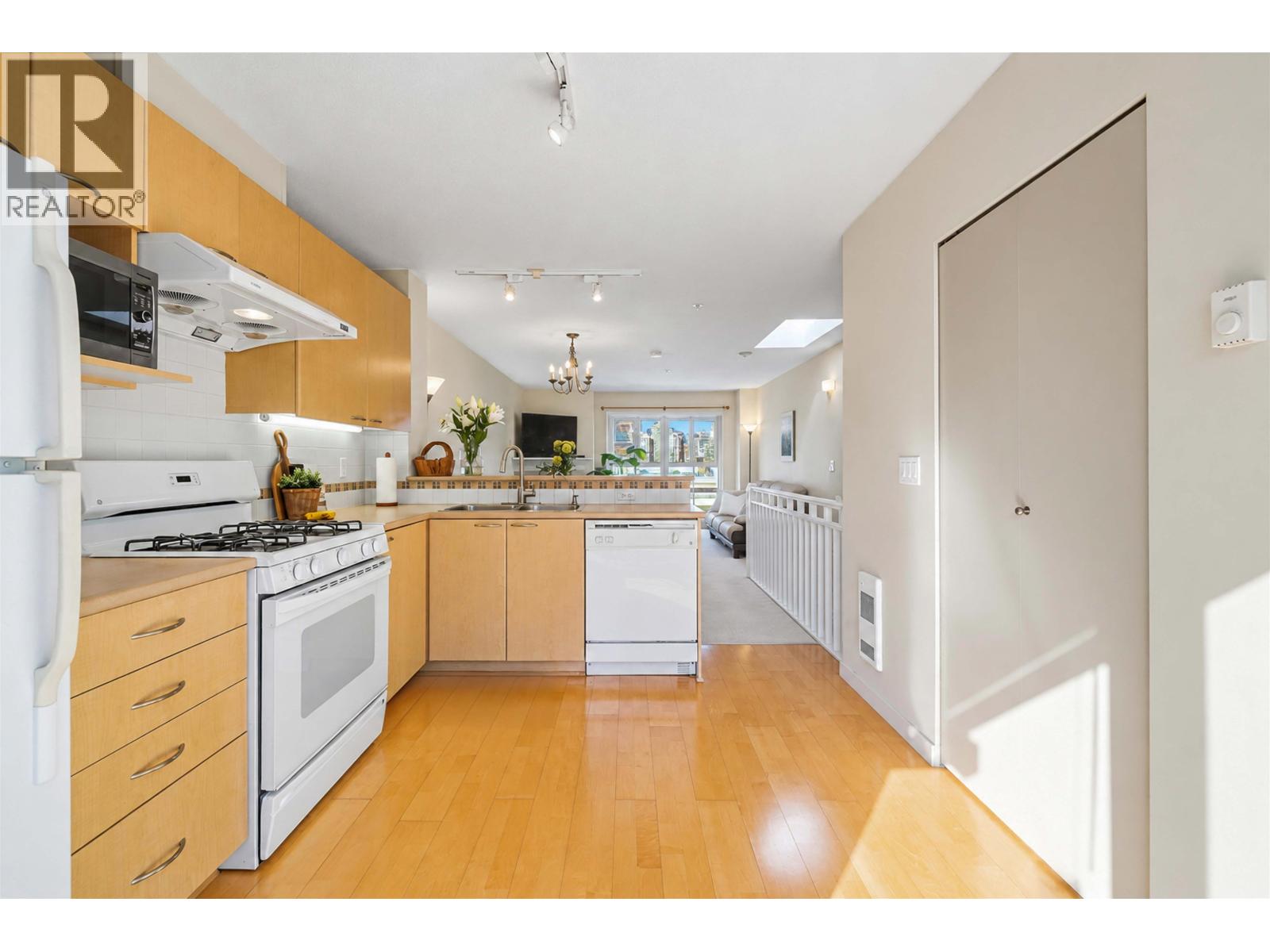 319 678 W 7th Avenue, Vancouver, British Columbia  V5Z 1B5 - Photo 14 - R3170717