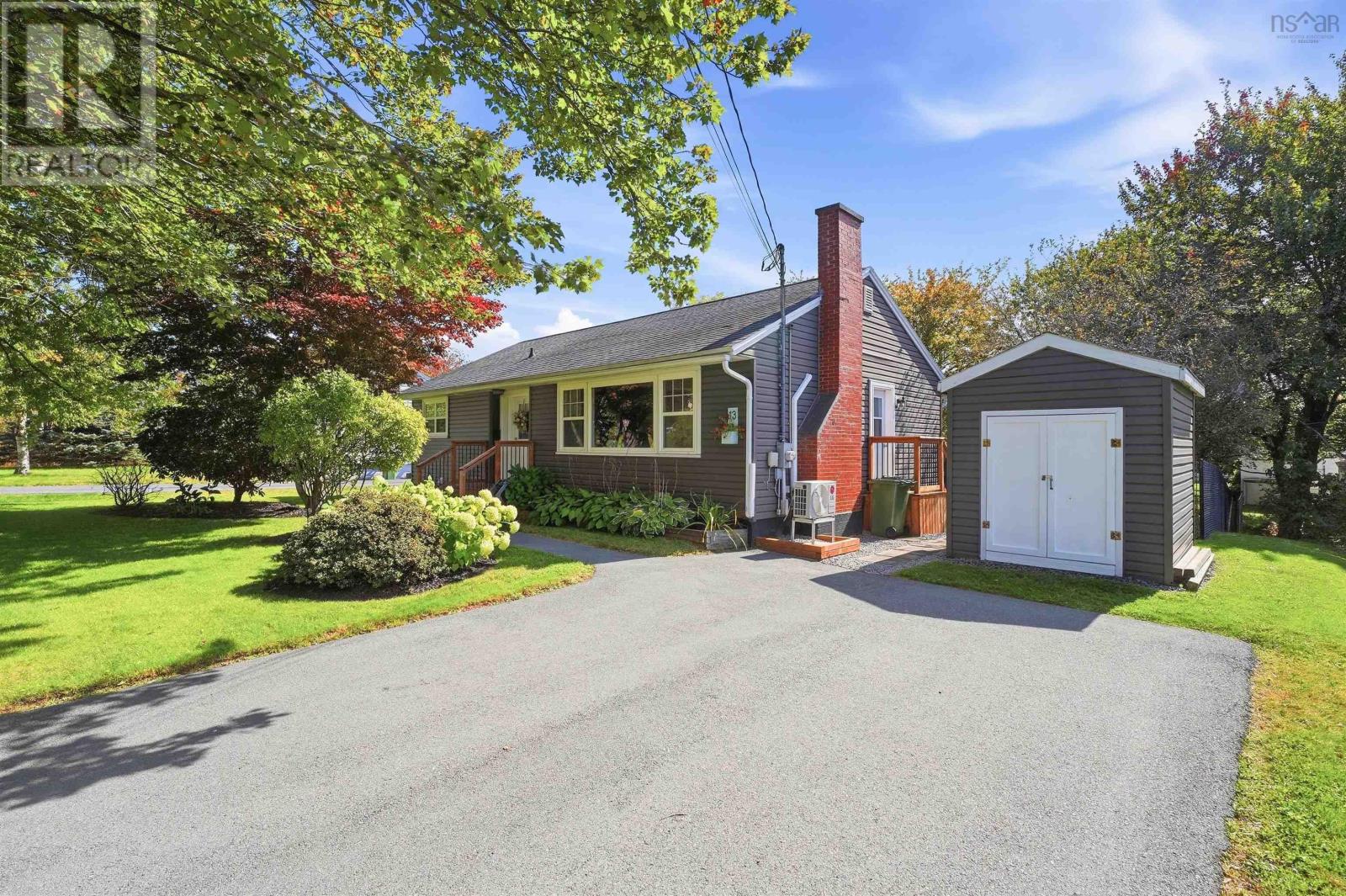 13 Elizabeth Street, Dartmouth, Nova Scotia  B2W 2T4 - Photo 1 - 202624614
