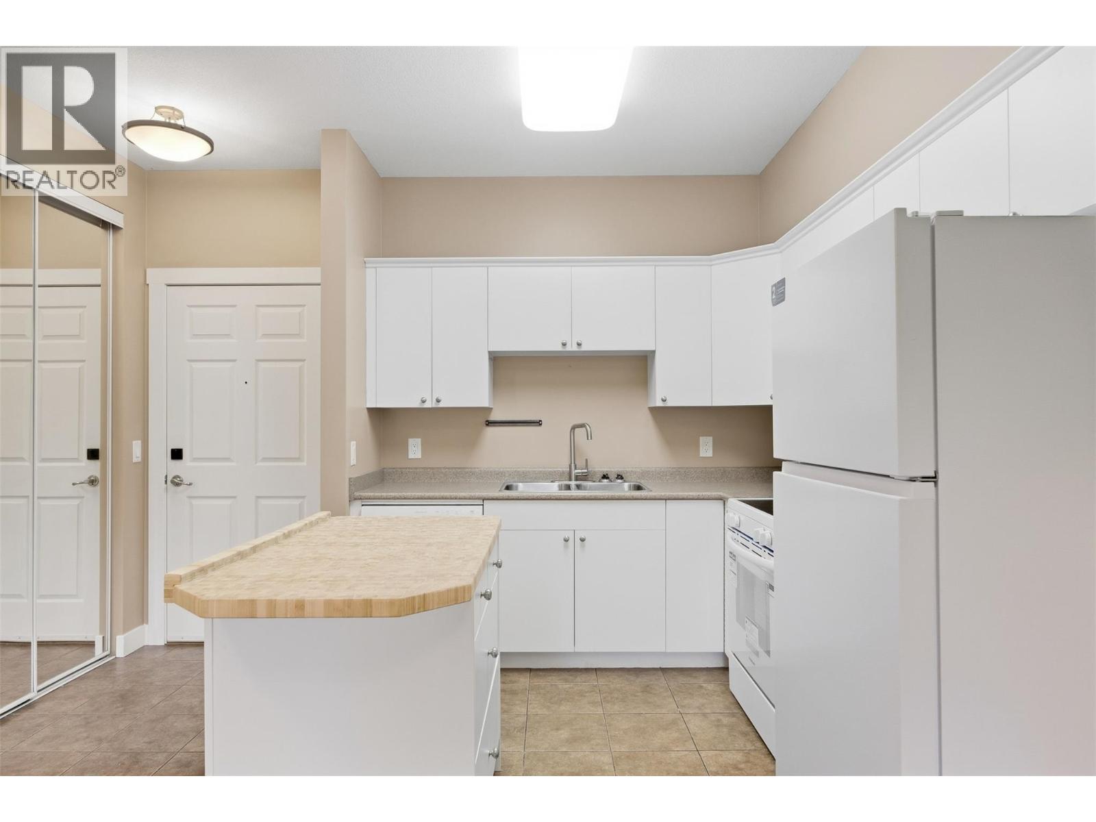 1125 Bernard Avenue Unit# 302, Kelowna, British Columbia  V1Y 6R3 - Photo 4 - 10399166