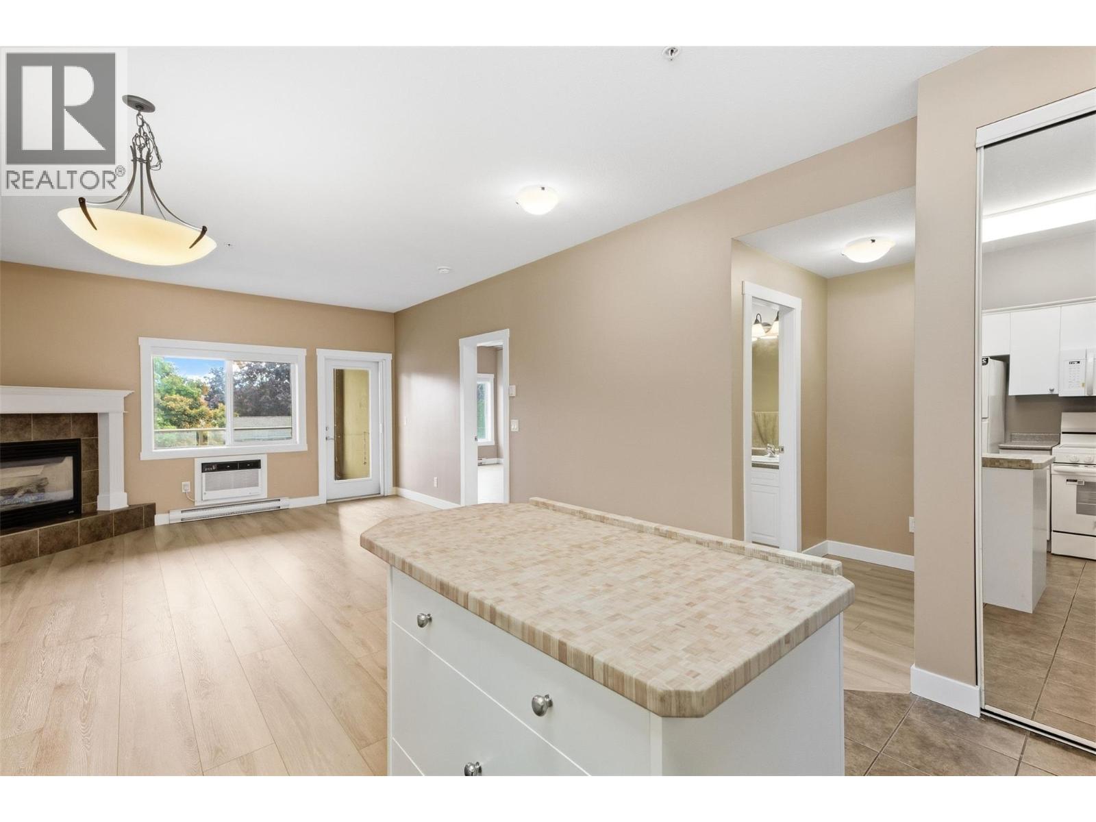 1125 Bernard Avenue Unit# 302, Kelowna, British Columbia  V1Y 6R3 - Photo 5 - 10399166