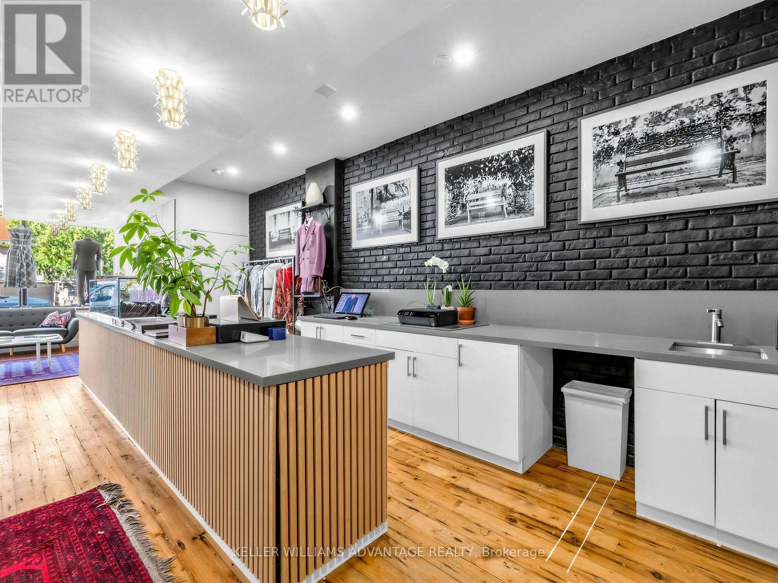 253 Broadview Avenue, Toronto, Ontario  M4M 2G6 - Photo 3 - E13840644