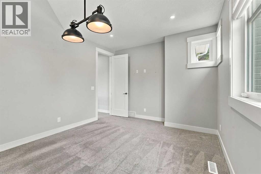 2223 Glenwood Drive SW