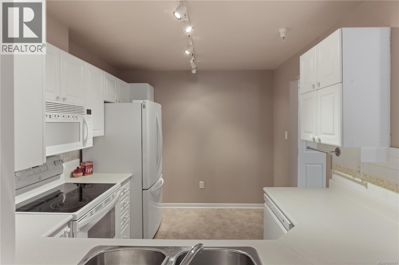 402 5620 Edgewater Lane