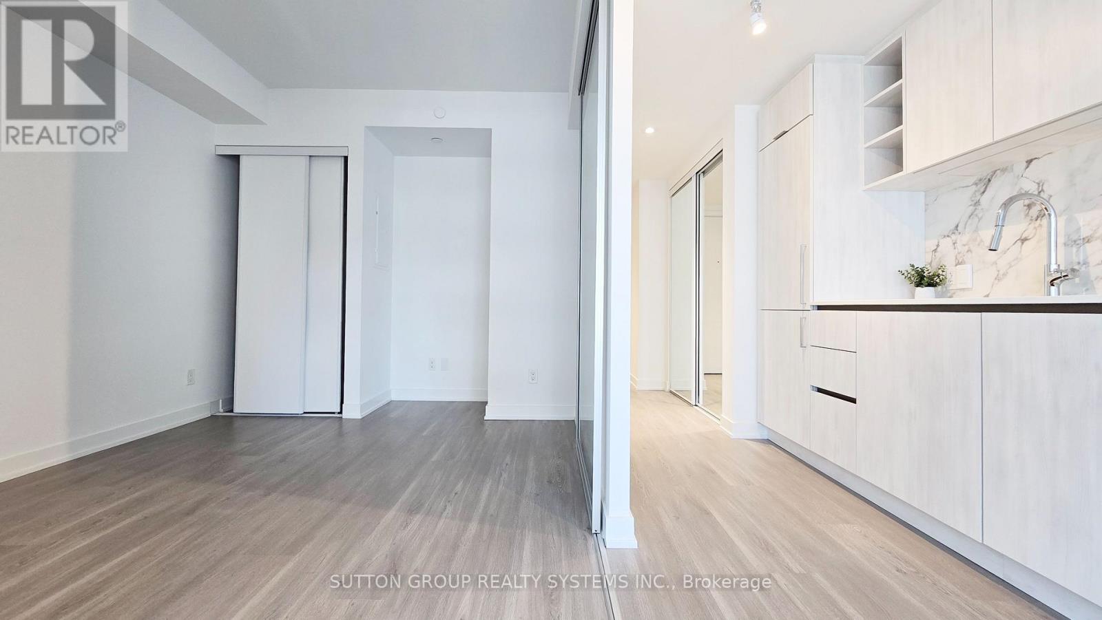 1906 - 8 WELLESLEY STREET W