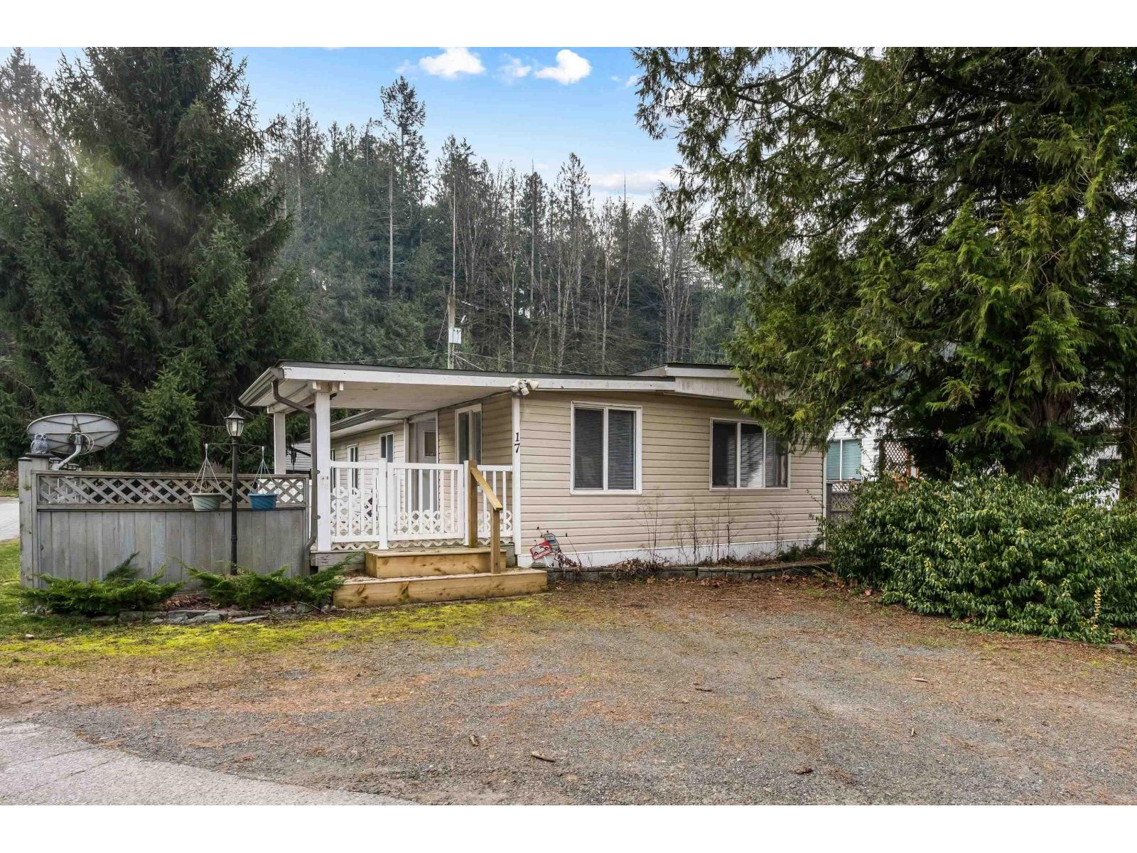 17 3942 COLUMBIA VALLEY ROAD|Cultus Lake East