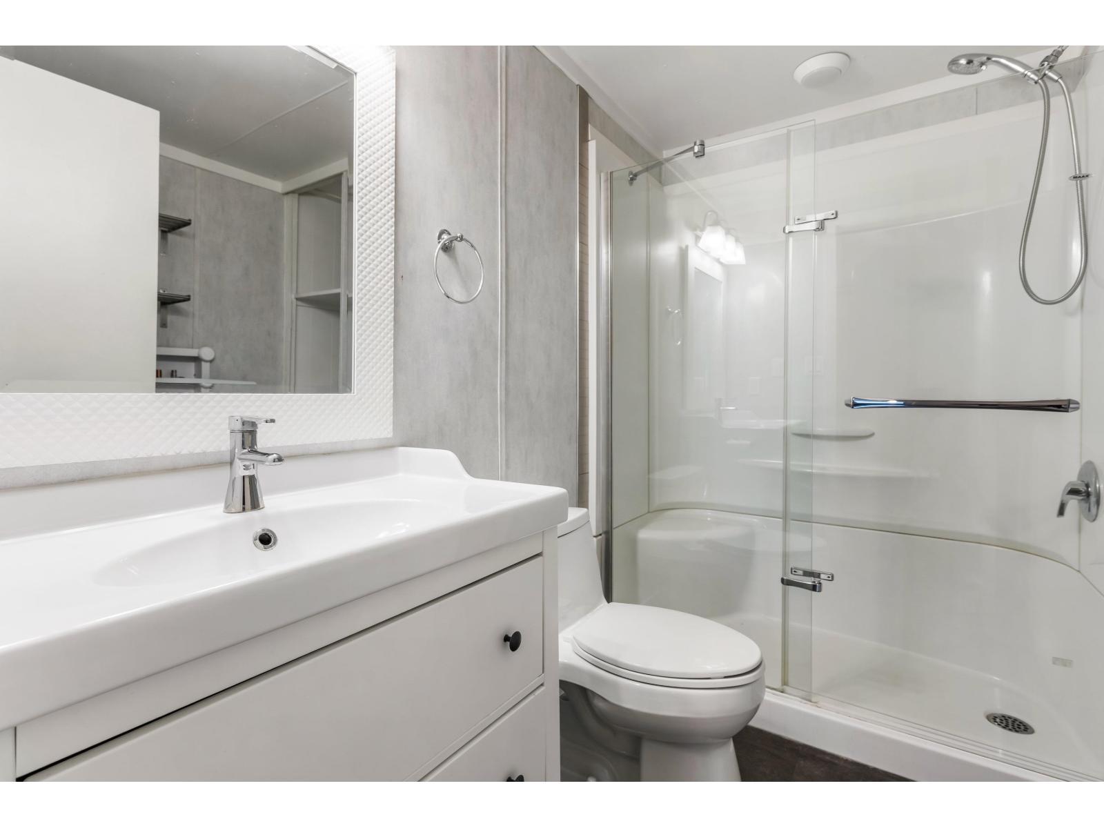 17 3942 COLUMBIA VALLEY ROAD|Cultus Lake East