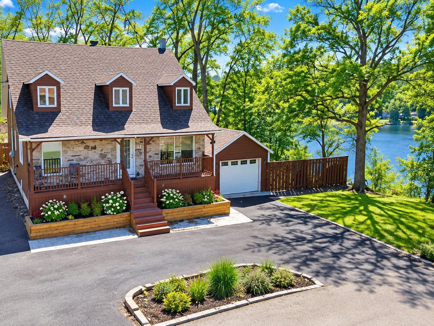 33 Rue de la Pointe-Langlois Laval (Sainte-Rose) Quebec Canada H7L3J4 2