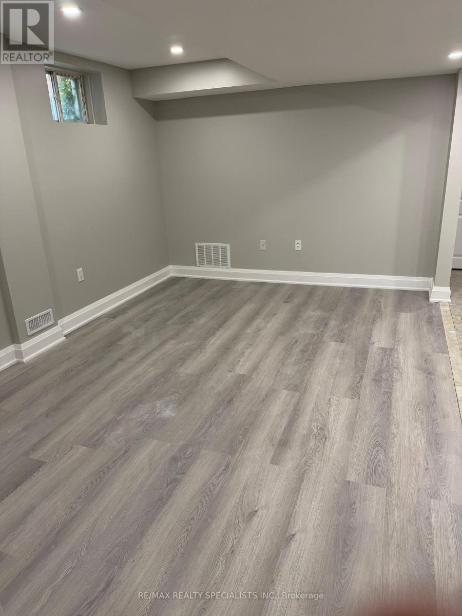 19 Mannel (Basement) Crescent, Brampton, Ontario  L6Y 5E2 - Photo 4 - W13791488