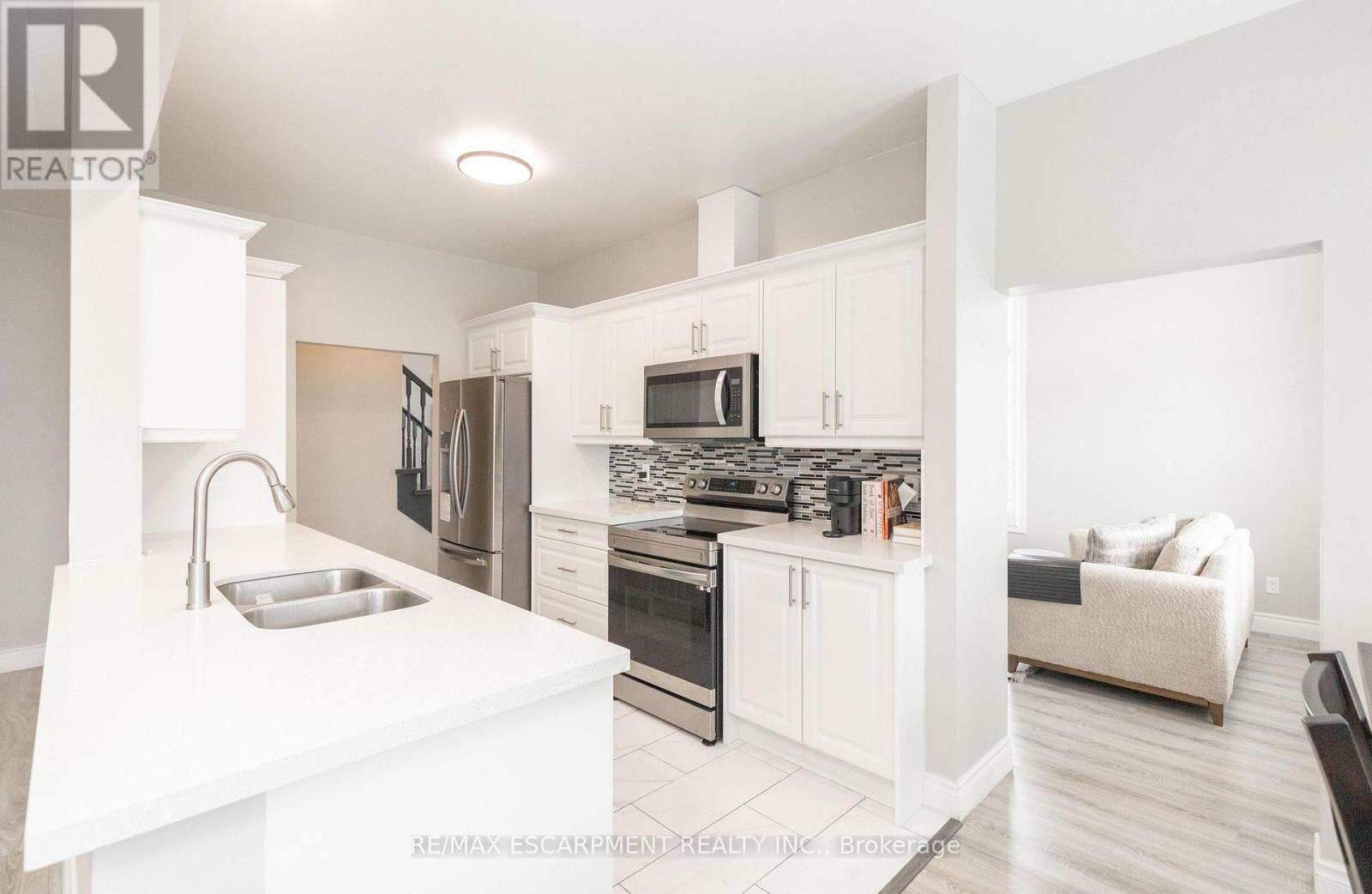 73 Appleblossom Drive, Hamilton, Ontario  L9C 7W3 - Photo 10 - X13841208