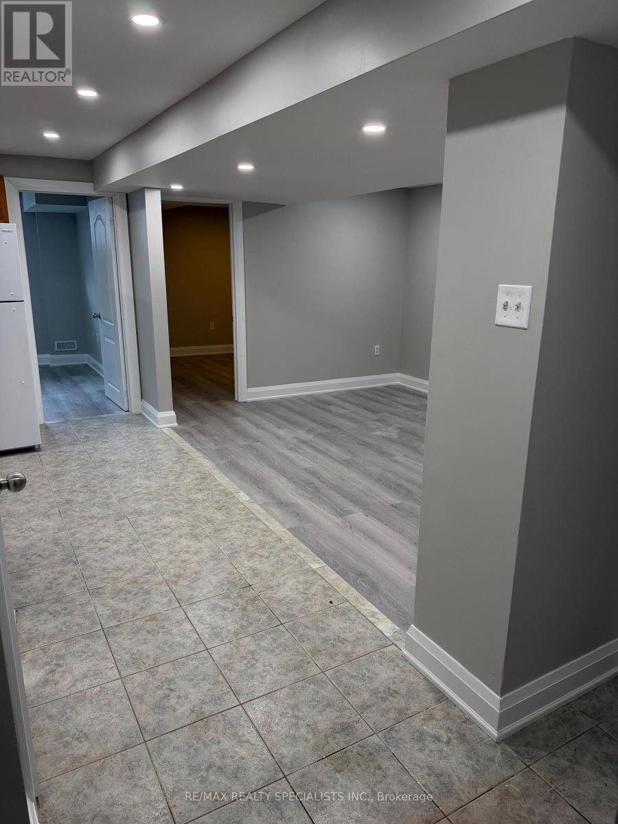 19 Mannel (Basement) Crescent, Brampton, Ontario  L6Y 5E2 - Photo 3 - W13791488