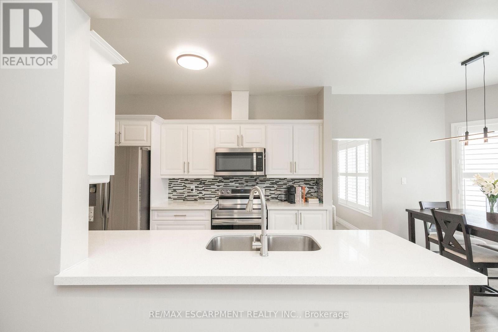 73 Appleblossom Drive, Hamilton, Ontario  L9C 7W3 - Photo 9 - X13841208