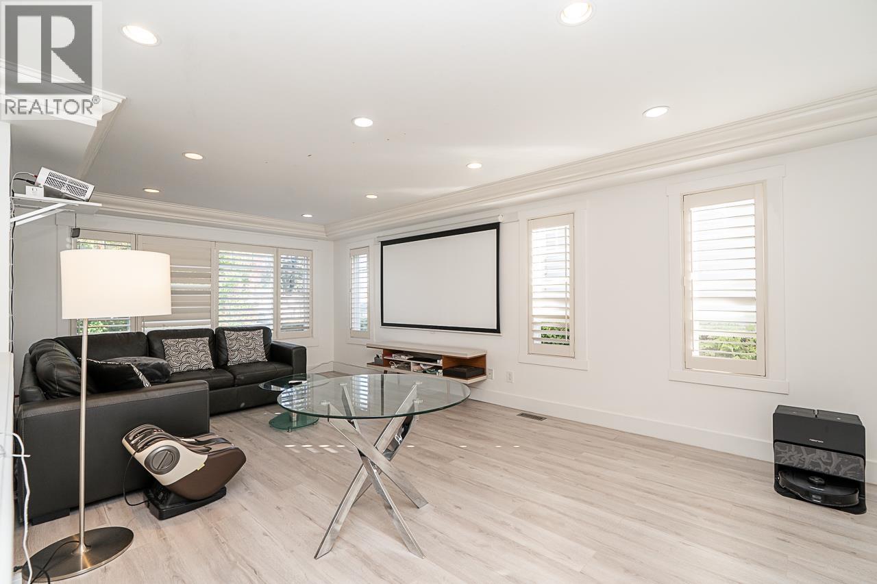 4875 LINDEN DRIVE