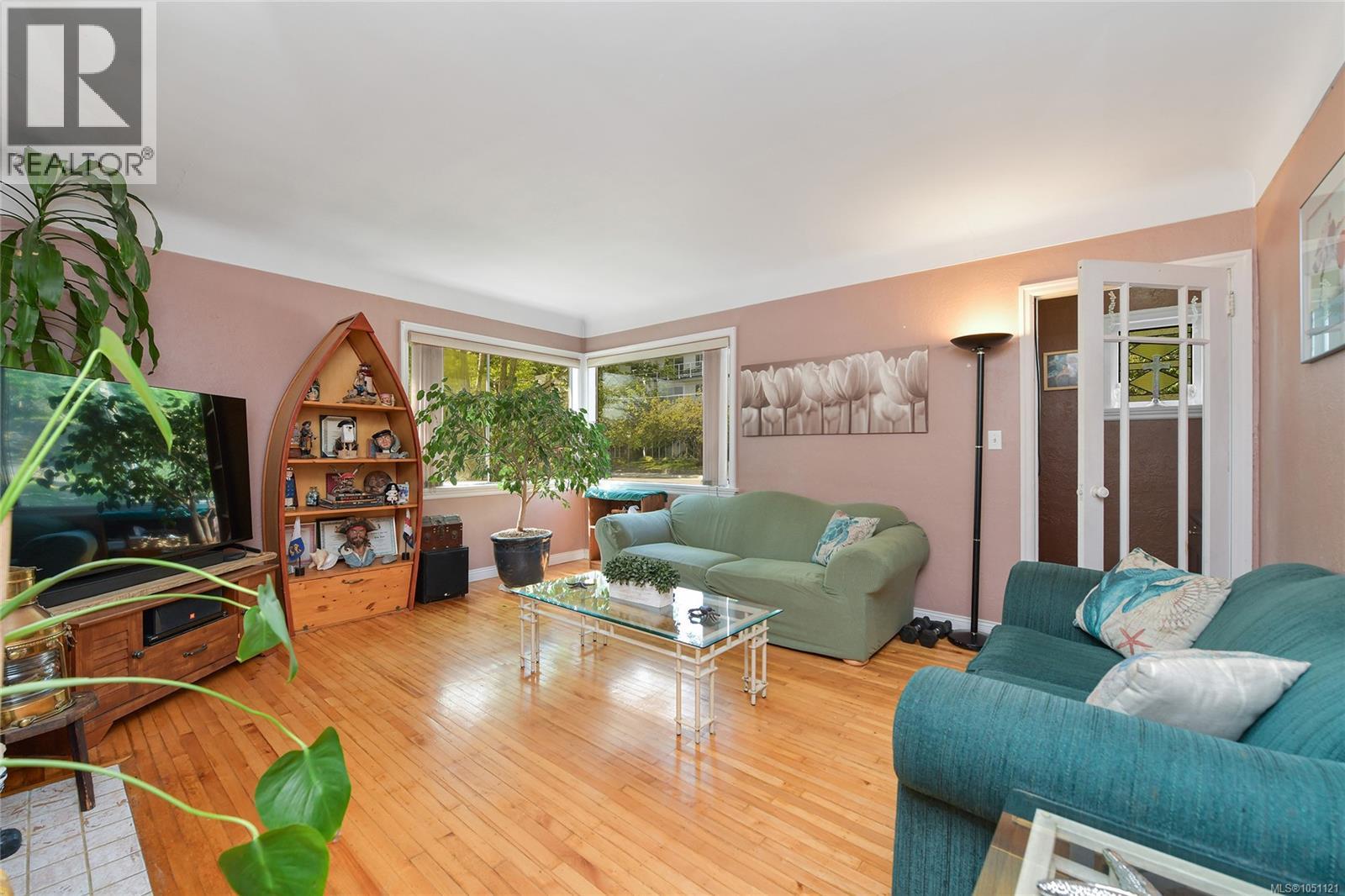1113 Esquimalt Rd