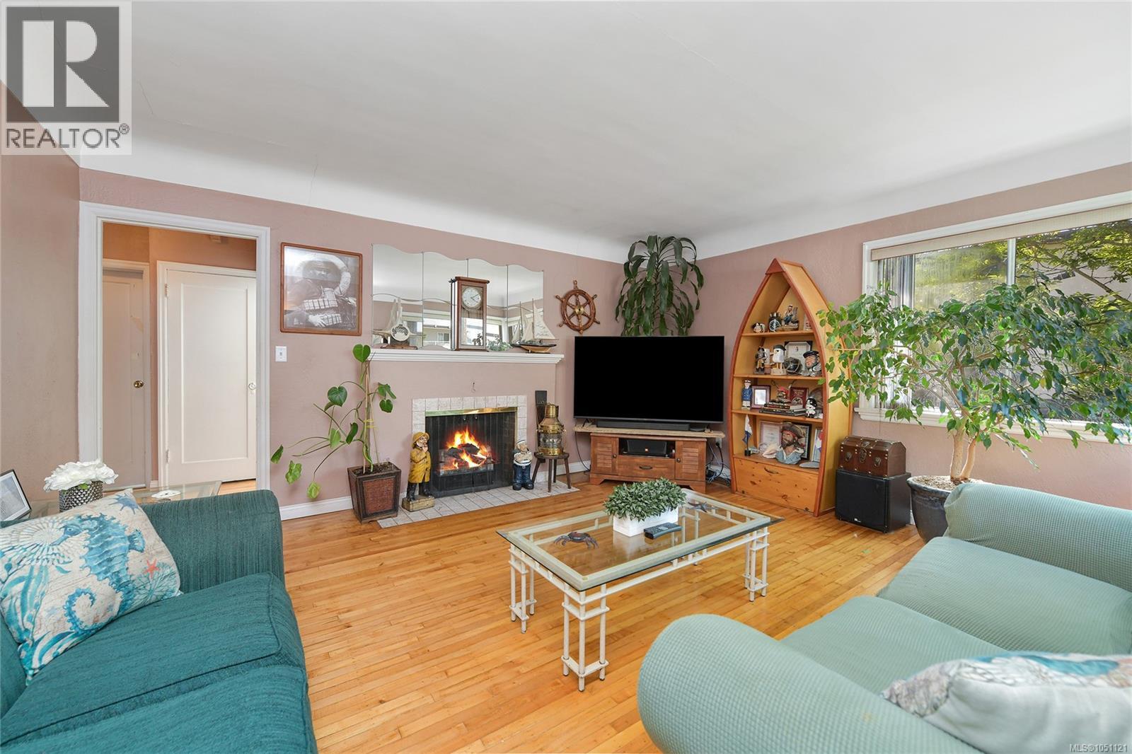 1113 Esquimalt Rd