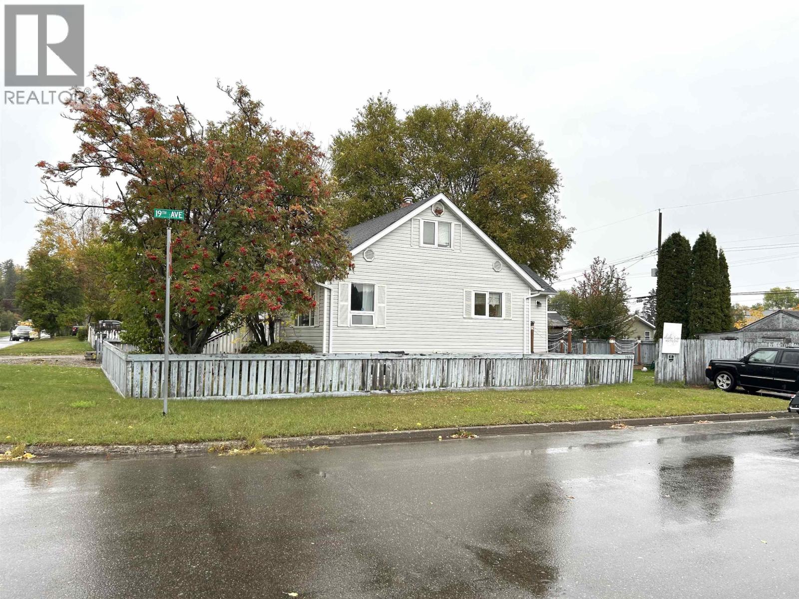 1880 Juniper Street, Prince George, British Columbia  V2L 1N7 - Photo 2 - R3170758