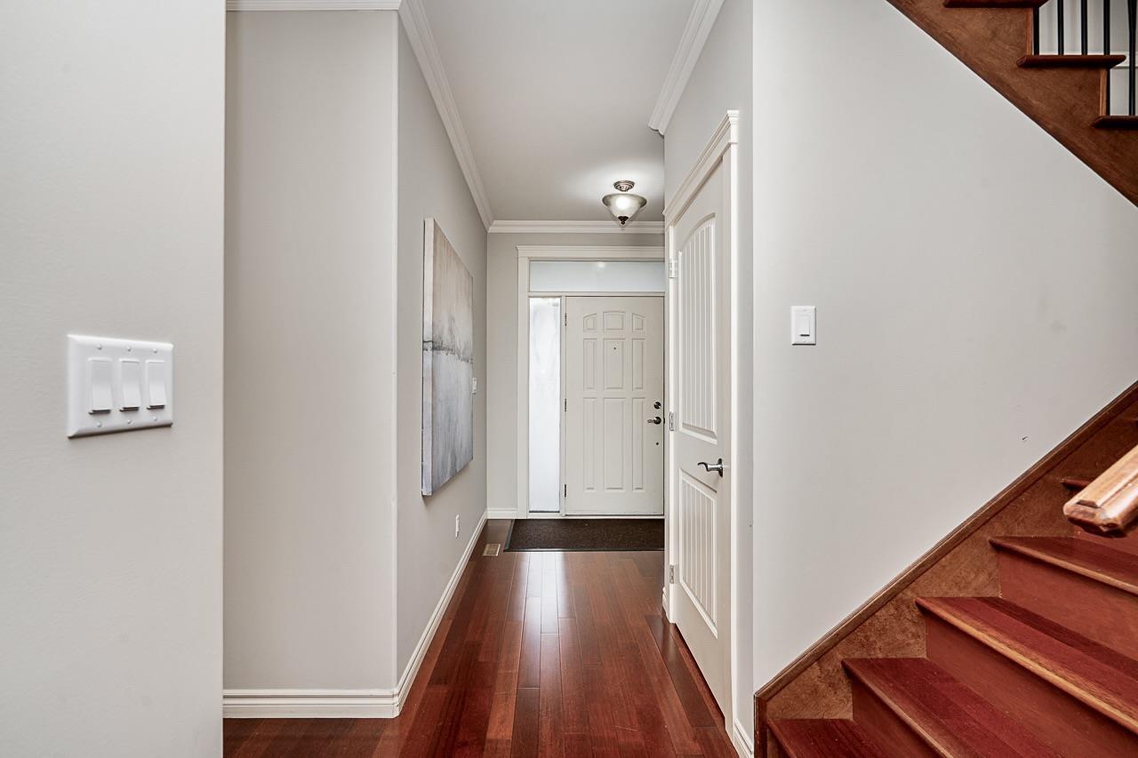 20230 71a Avenue, Langley, British Columbia  V2Y 3A1 - Photo 2 - R3170035