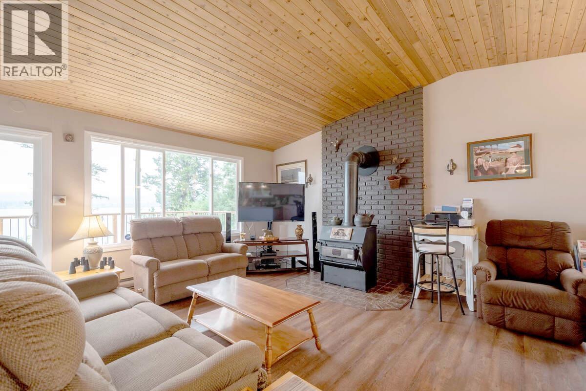 4803 Lakeview Road, Lac La Hache, British Columbia  V0K 1T0 - Photo 4 - R3170799