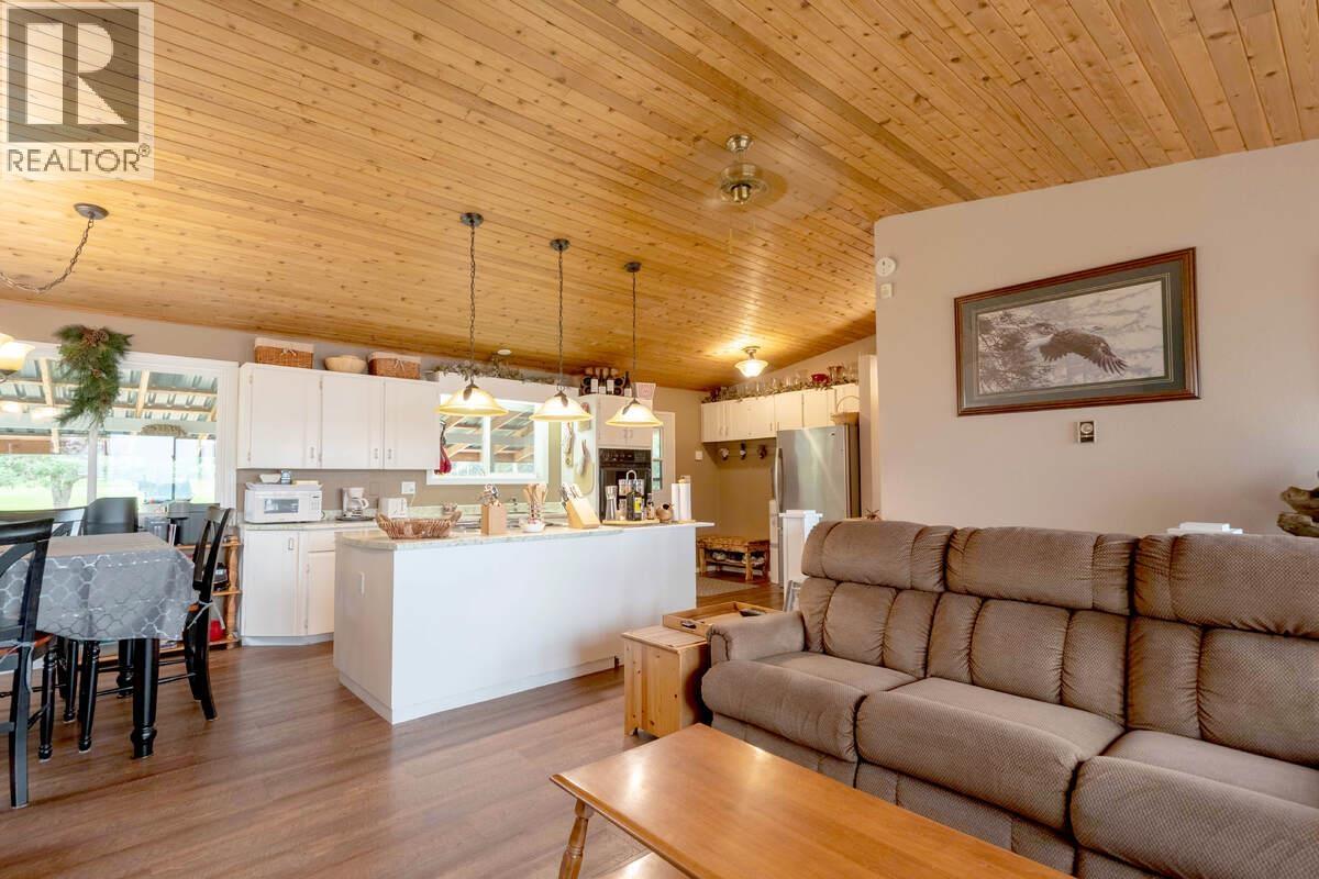 4803 Lakeview Road, Lac La Hache, British Columbia  V0K 1T0 - Photo 5 - R3170799