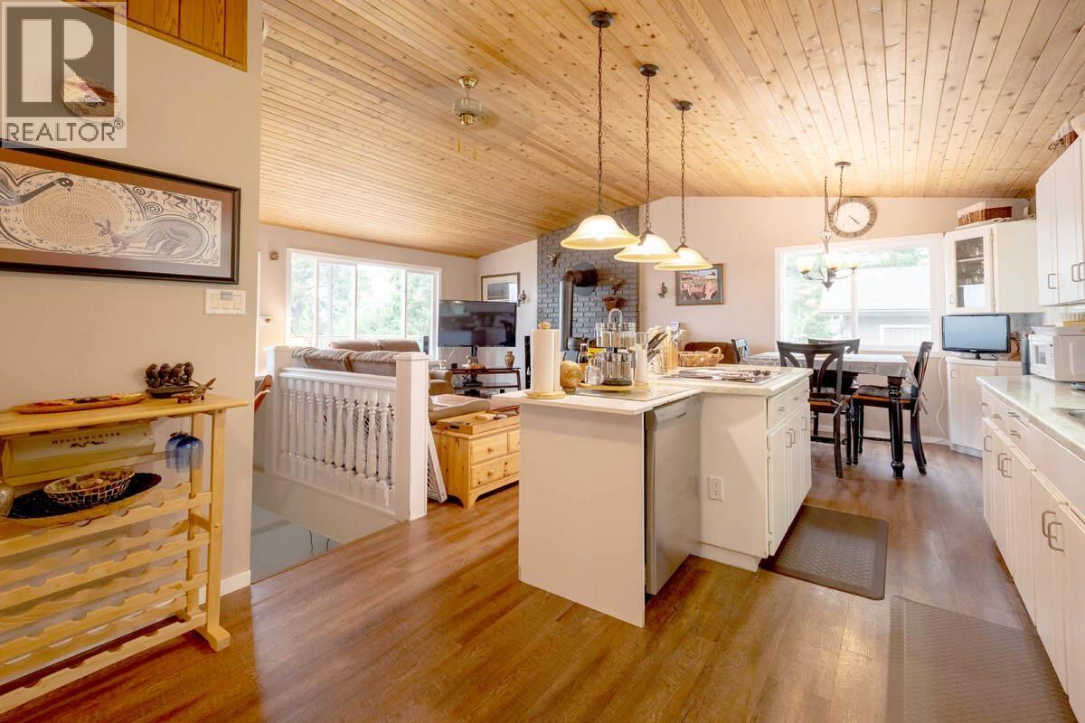 4803 Lakeview Road, Lac La Hache, British Columbia  V0K 1T0 - Photo 7 - R3170799