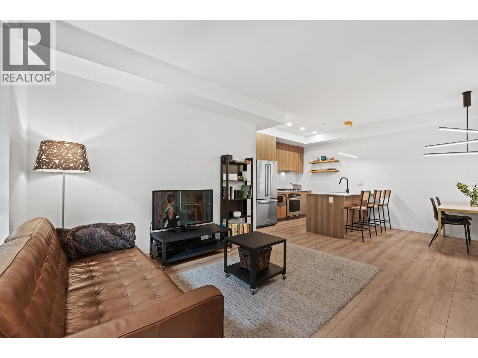 29 533 E 3rd Street, North Vancouver, British Columbia  V7L 1G4 - Photo 2 - R3170747