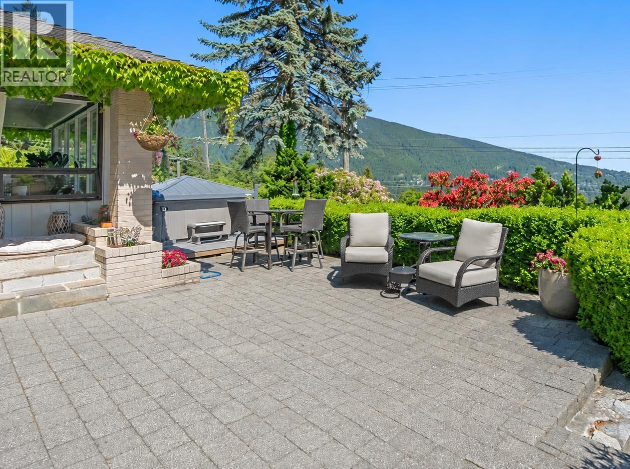 68 Bonnymuir Drive, West Vancouver, British Columbia  V7S 1L2 - Photo 2 - R3170787