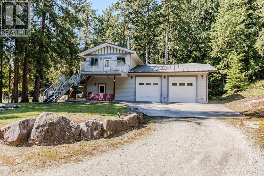 1356 Roberts Creek Road, Roberts Creek, British Columbia  V0N 2W1 - Photo 2 - R2952099