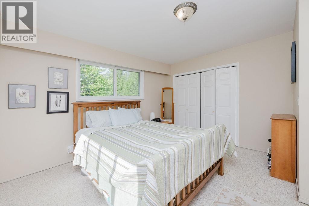 710 Gibsons Way, Gibsons, British Columbia  V0N 1V9 - Photo 16 - R3121623
