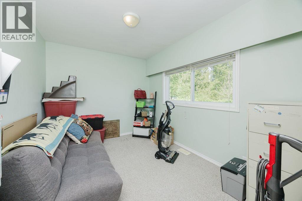 710 Gibsons Way, Gibsons, British Columbia  V0N 1V9 - Photo 17 - R3121623
