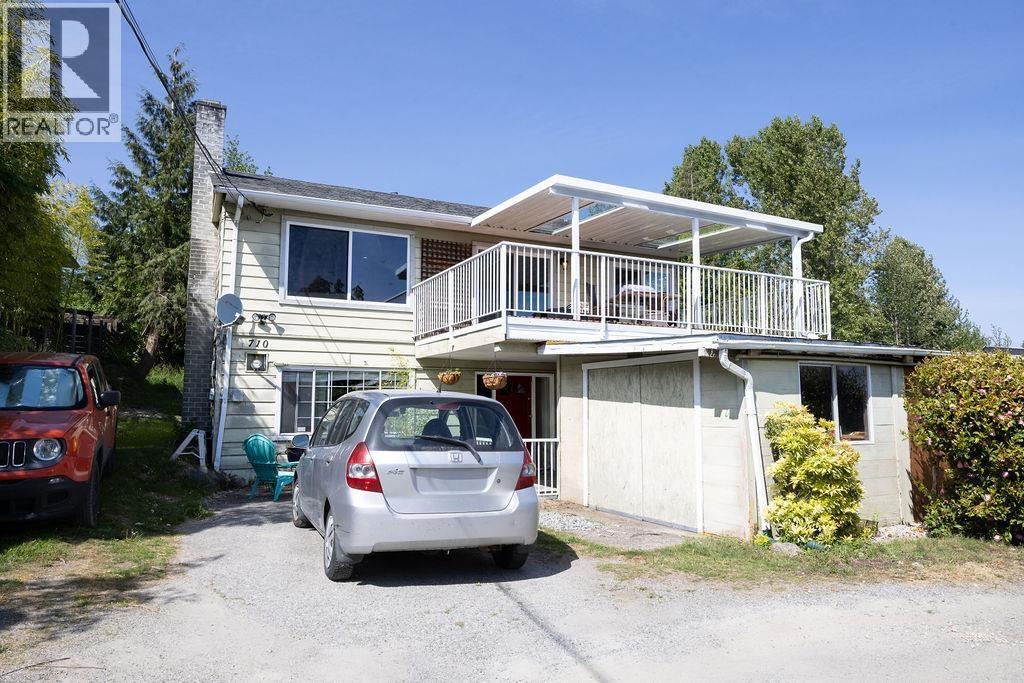 710 Gibsons Way, Gibsons, British Columbia  V0N 1V9 - Photo 5 - R3121623