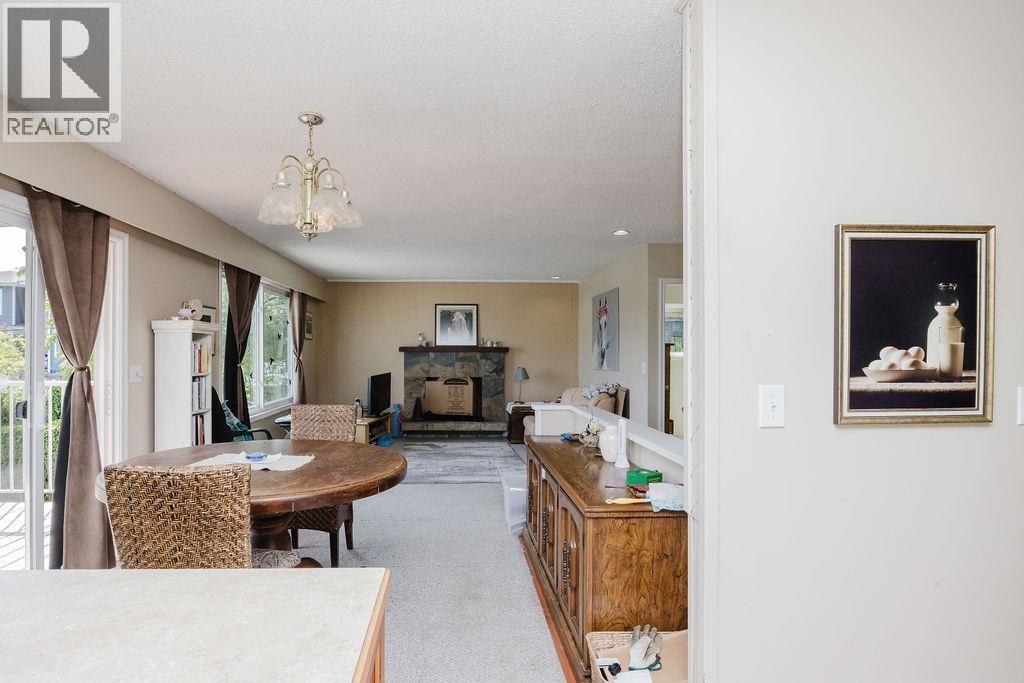 710 Gibsons Way, Gibsons, British Columbia  V0N 1V9 - Photo 12 - R3121623