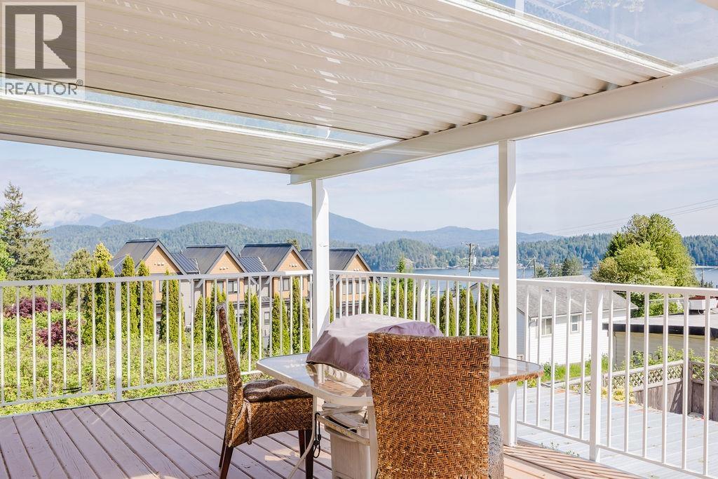 710 Gibsons Way, Gibsons, British Columbia  V0N 1V9 - Photo 19 - R3121623