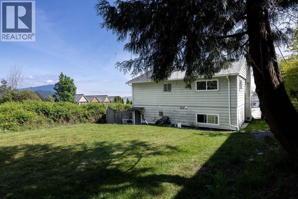 710 Gibsons Way, Gibsons, British Columbia  V0N 1V9 - Photo 21 - R3121623