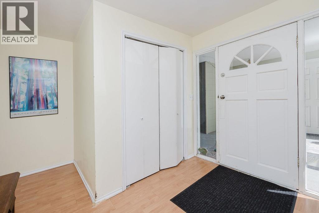 710 Gibsons Way, Gibsons, British Columbia  V0N 1V9 - Photo 15 - R3121623